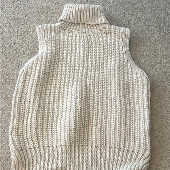 H&M Cream Ribbed Turtleneck Sweater - Picture 1 of 1